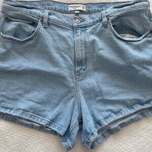 A&F Curve Love Mom High Rise Short